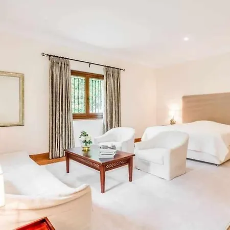 Espaciosa En Sotogrande Villa *