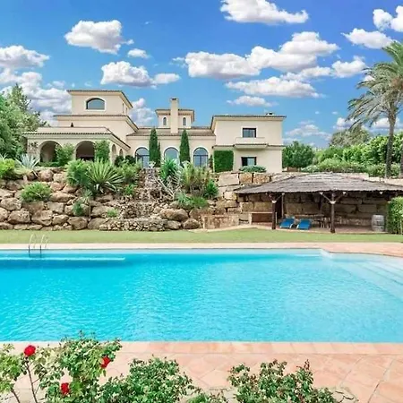 Espaciosa En Sotogrande Villa *