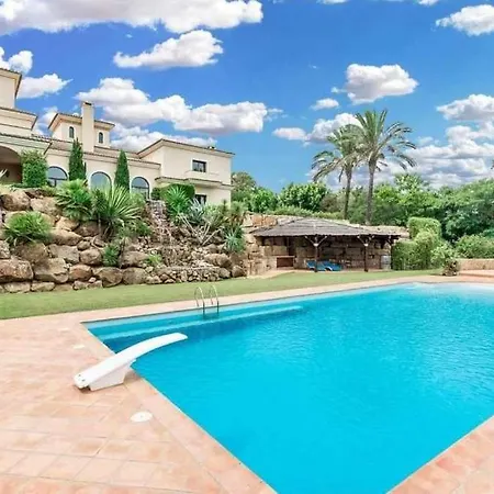 Espaciosa En Sotogrande Villa