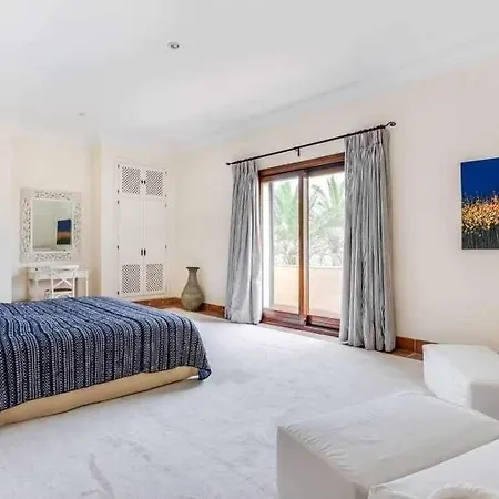 Espaciosa En Sotogrande Villa *
